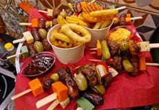 Плато шишчета, калмари и картофки